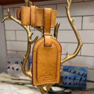 Soft LV leather luggage tag set with strap & buckle